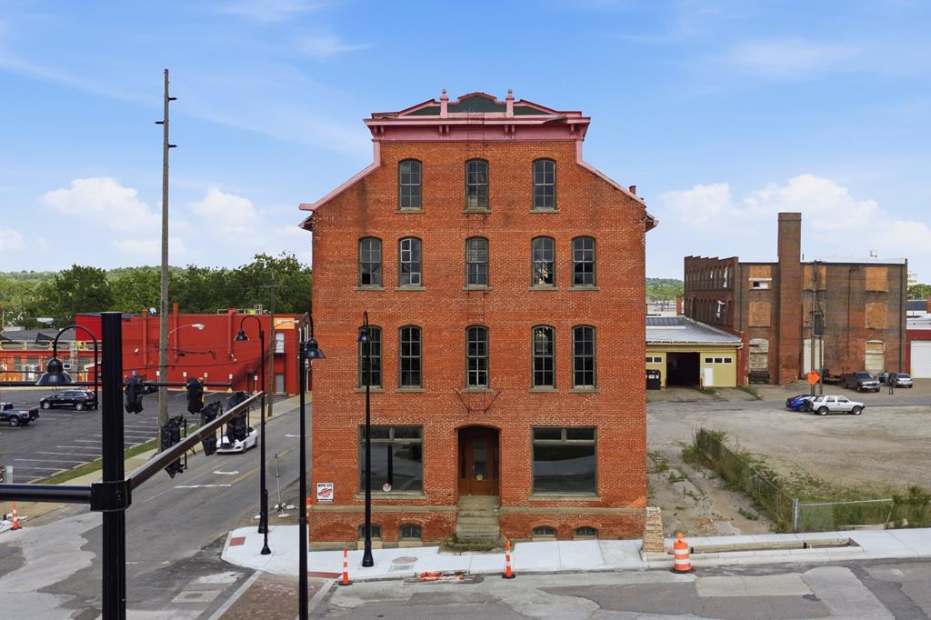160 Main — photo