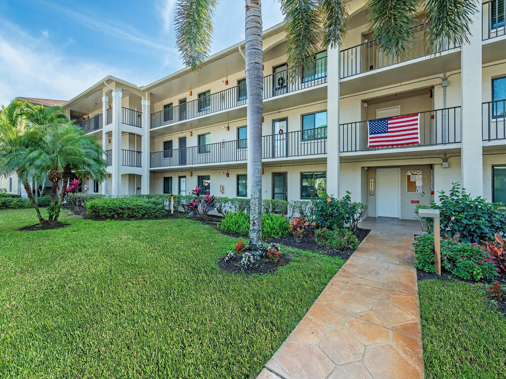 5776 Deauville Circle, C-202 — photo