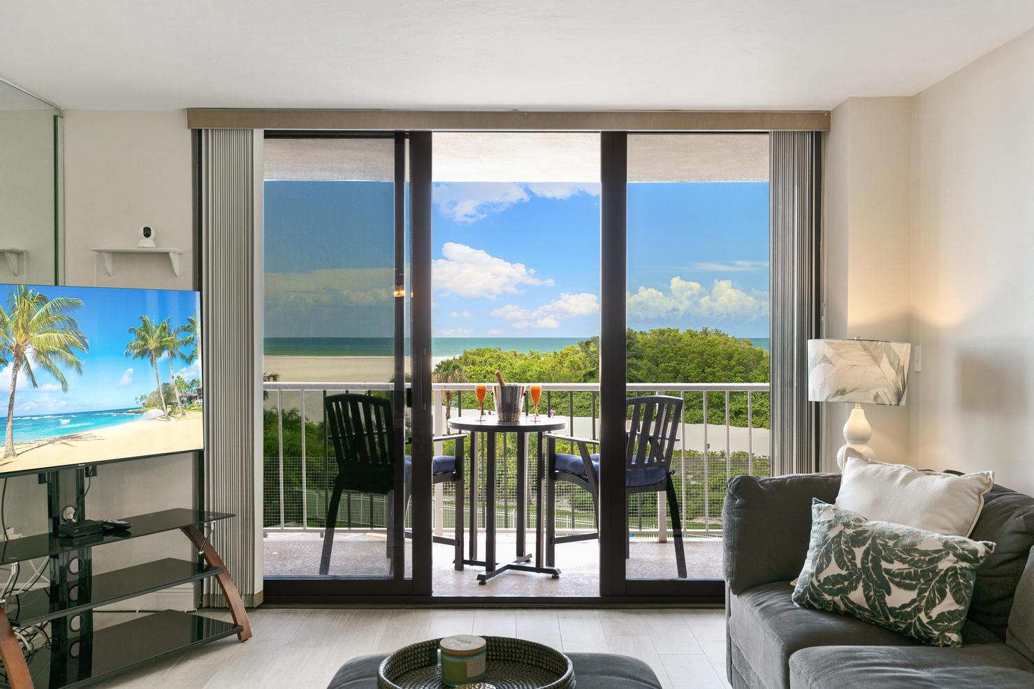 380 Seaview Court, 405 — photo
