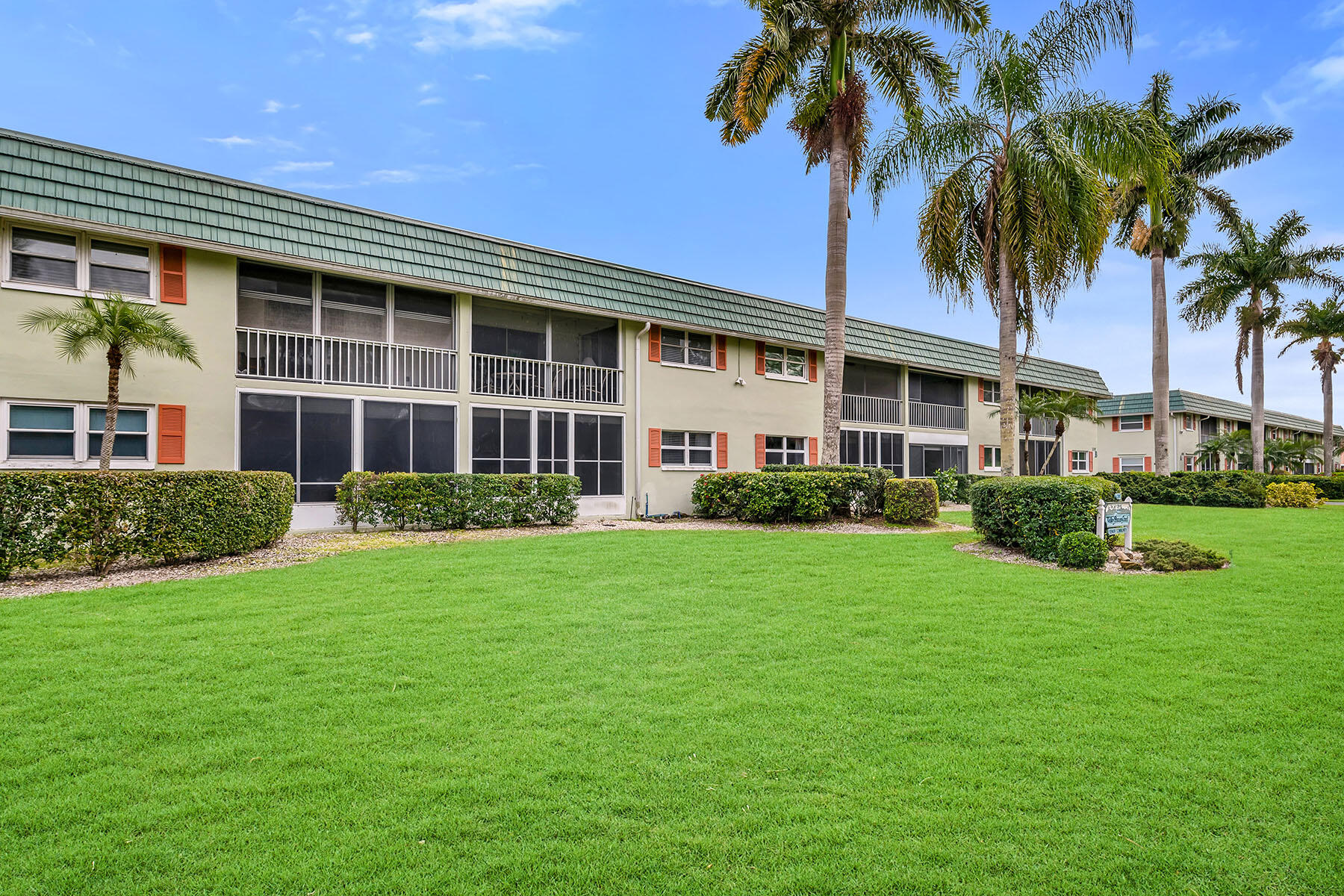 200 Valley Stream Drive, 3 B — photo