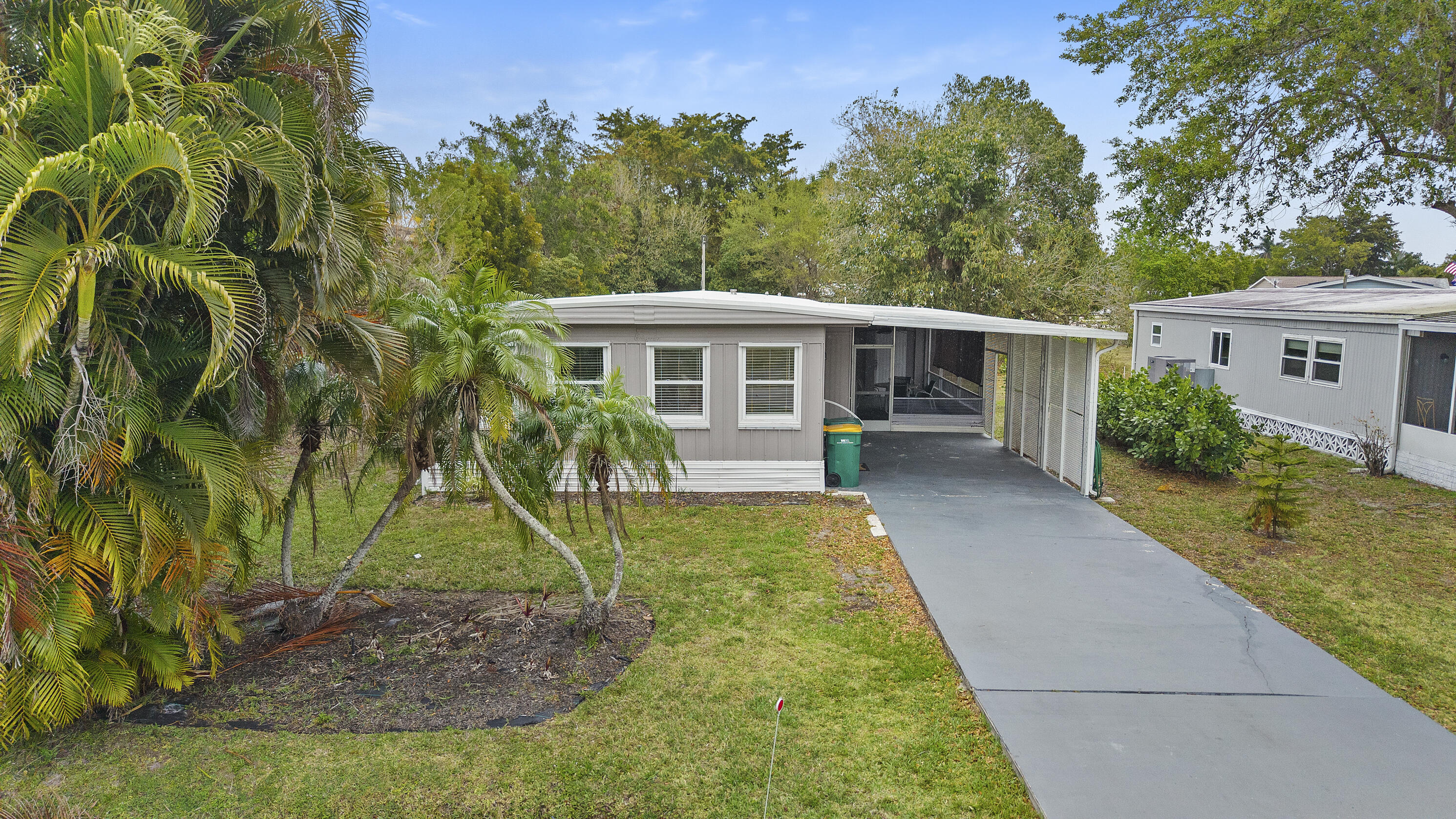 851 Manatee Road — photo