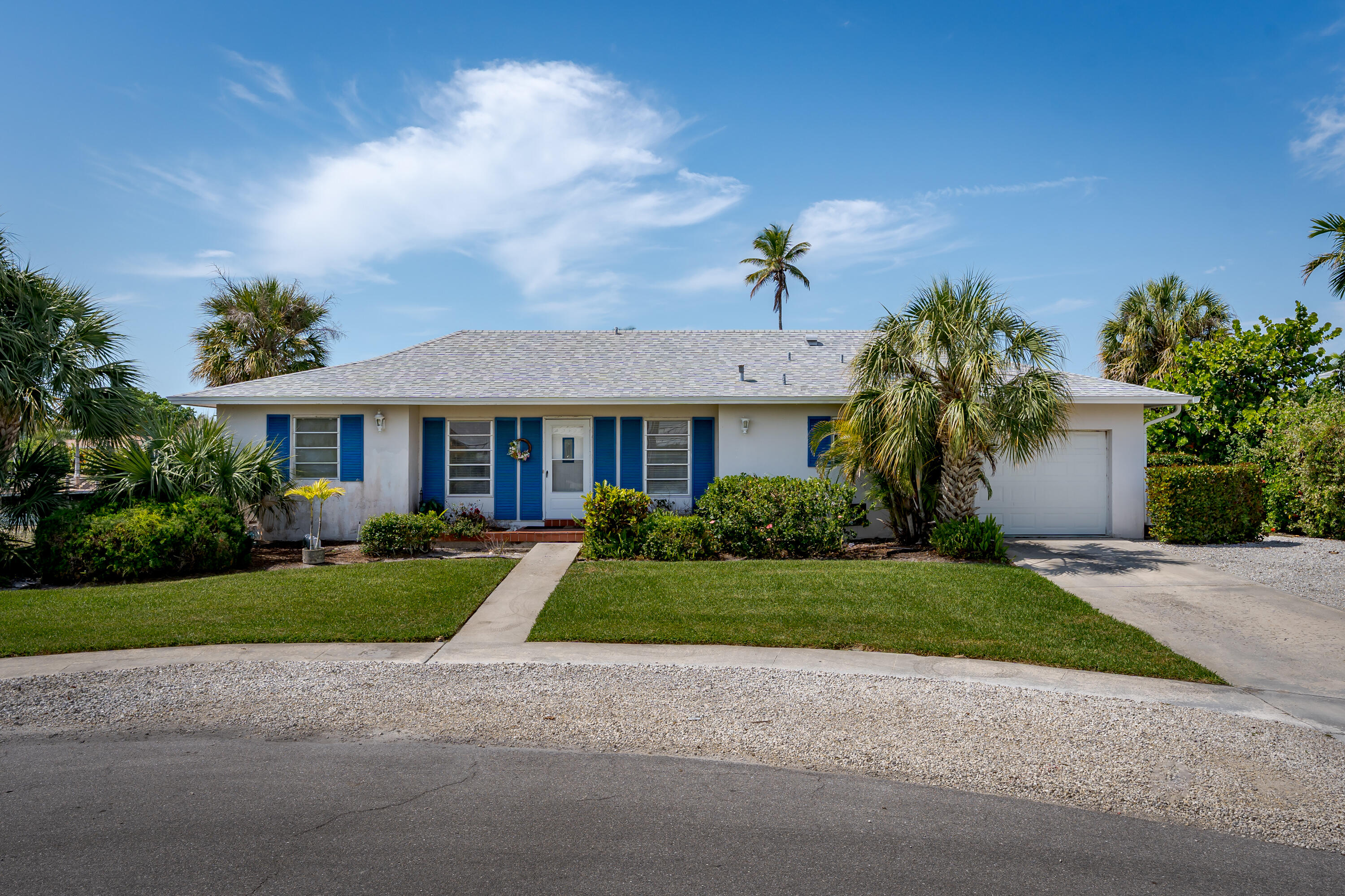 756 Apple Court — photo