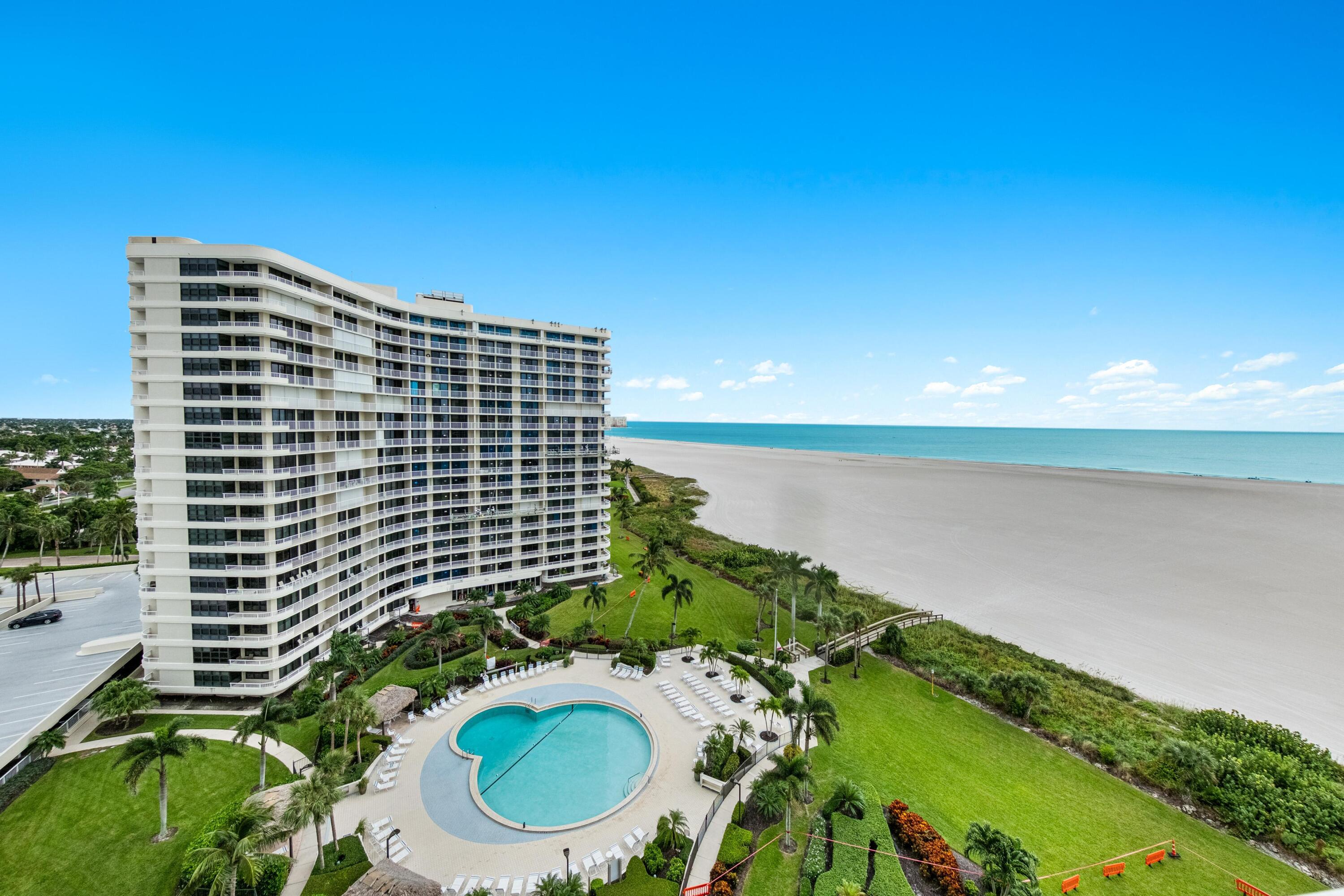 320 Seaview Court, 1207 — photo