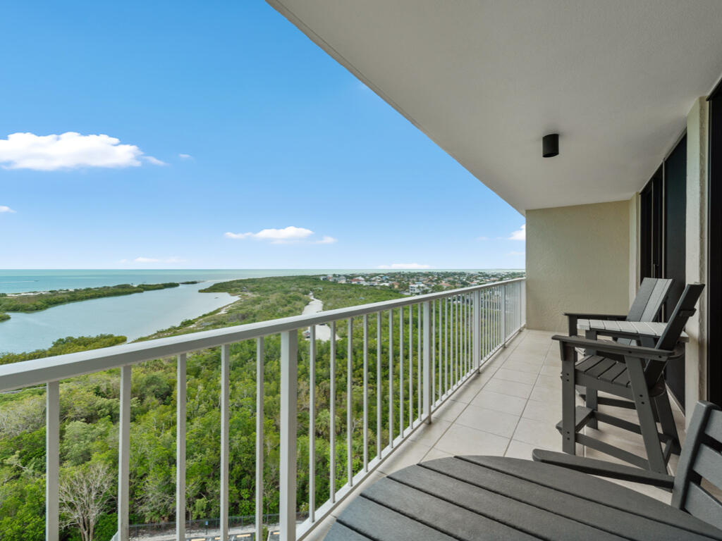 440 Seaview Court, 1502 — photo