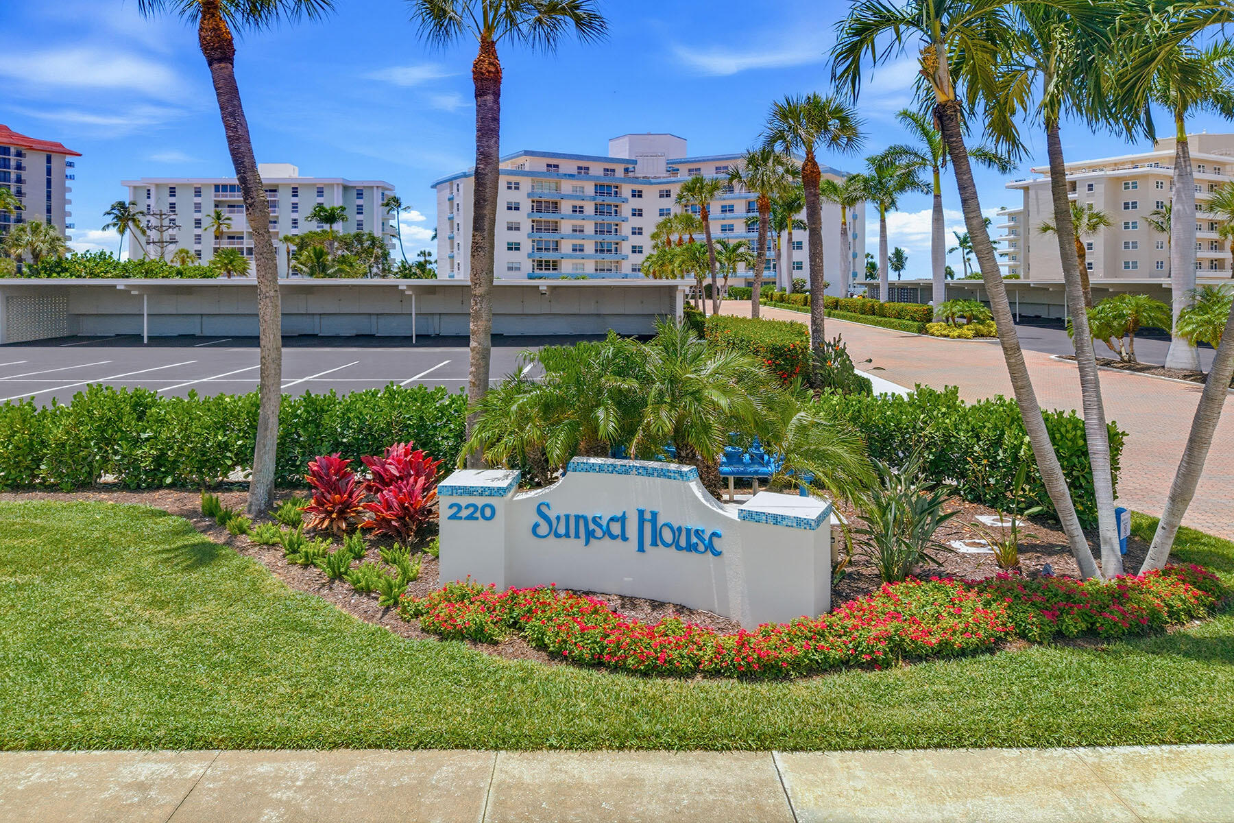 220 Seaview Court, 413 — photo