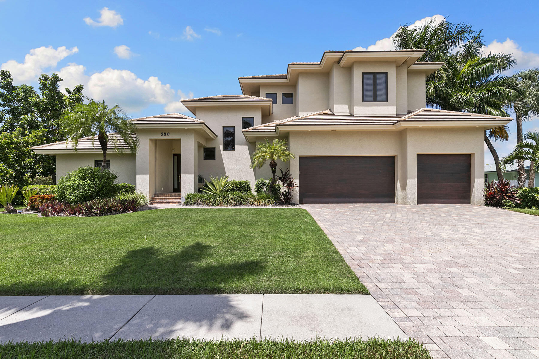 580 Goldcoast Court — photo