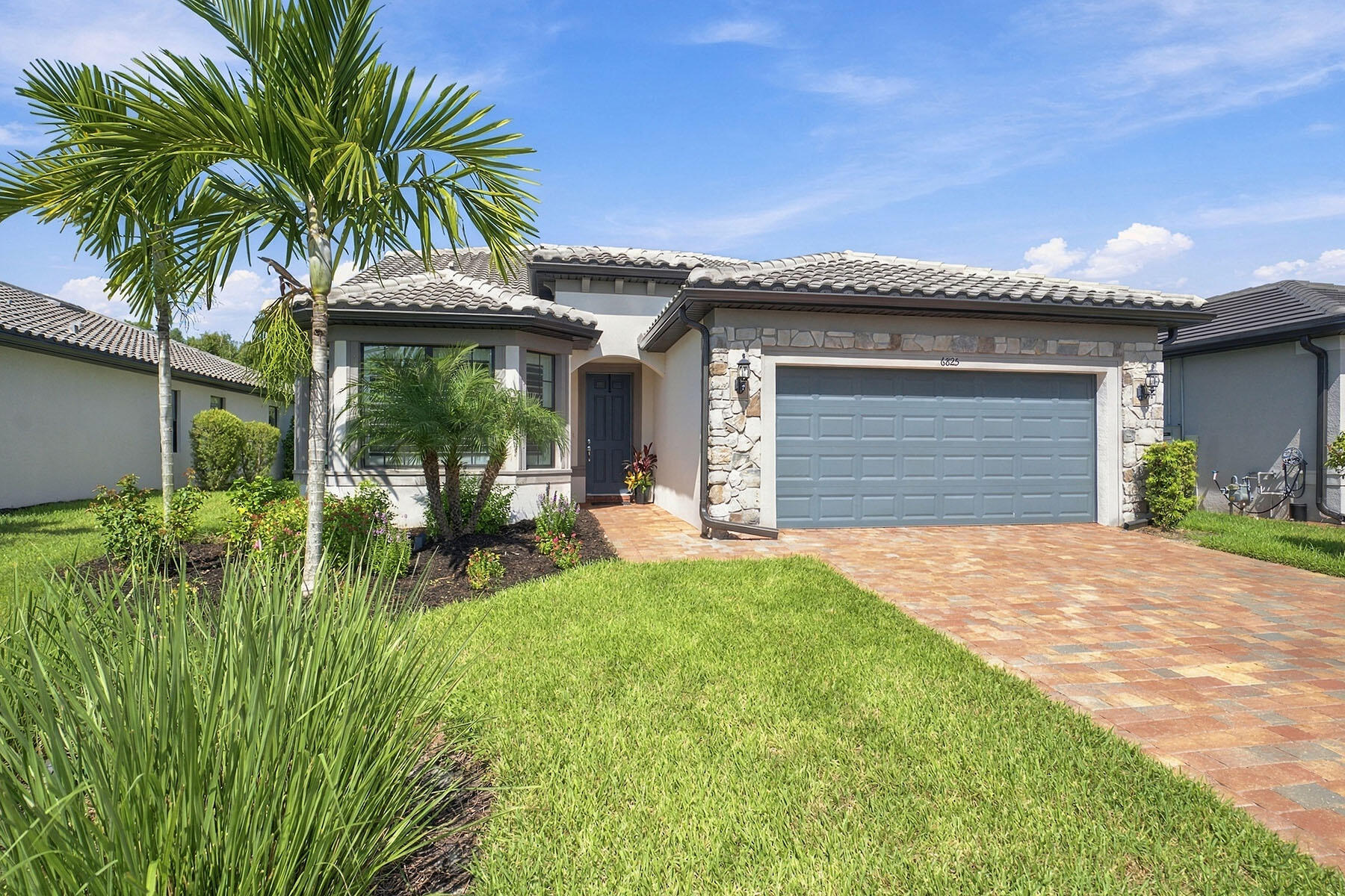 6825 Greenbriar Court — photo