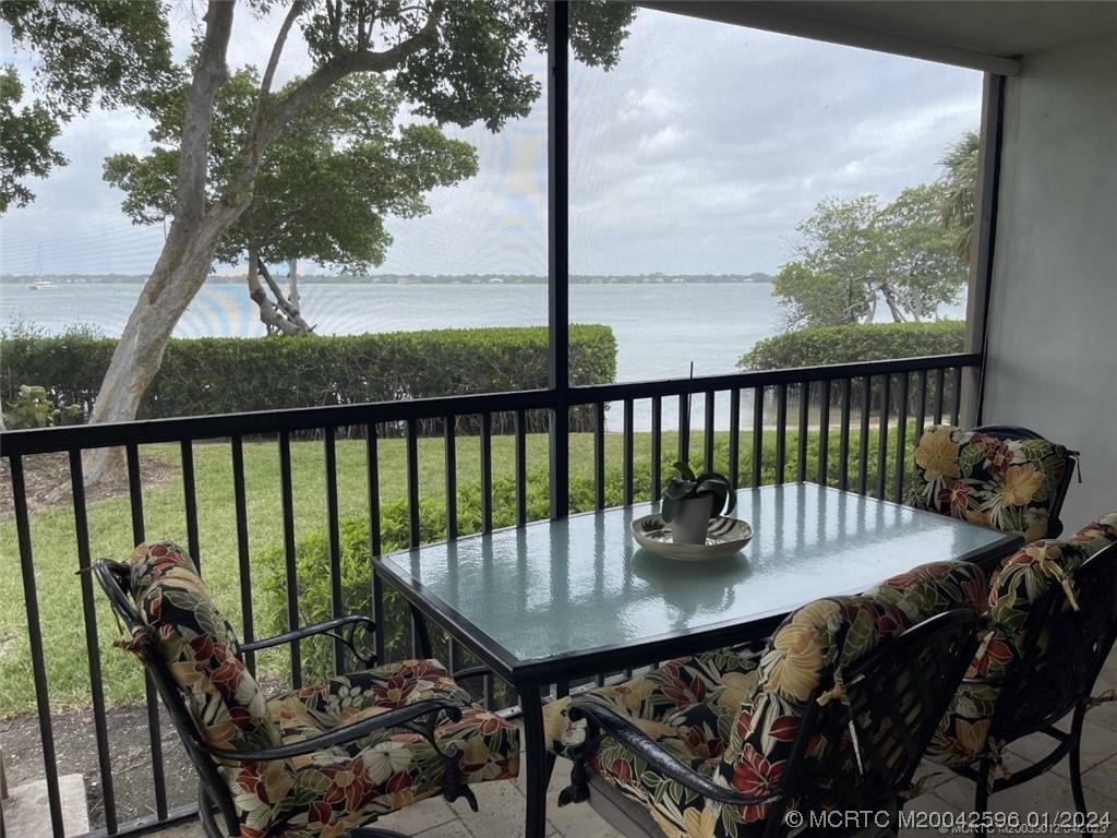 264 NE Edgewater Drive Unit 102 — photo