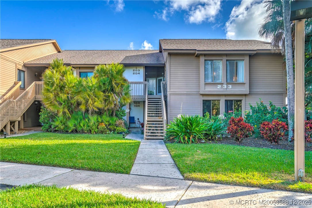 233 NE Edgewater Drive Unit 204 — photo