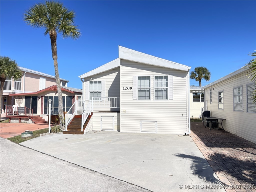 1209 Nettles Blvd — photo