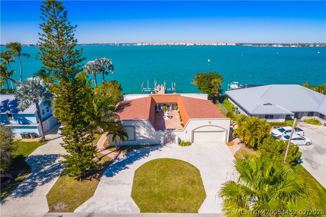 1811 Bayshore Drive — photo