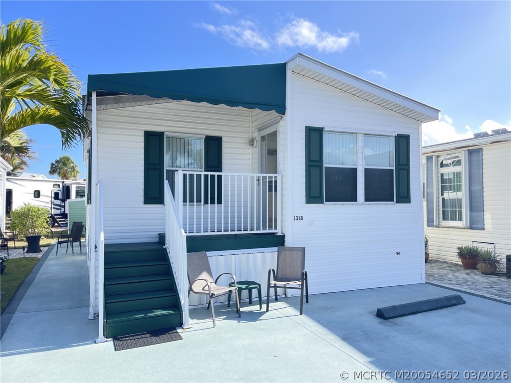 1318 Nettles Blvd — photo