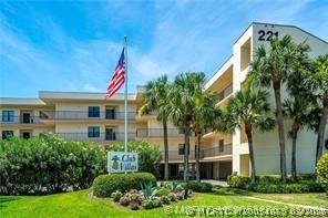 221 NE Plantation Road 415 — photo