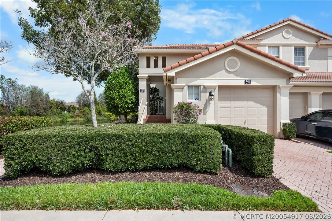 691 SW Glen Crest Way — photo