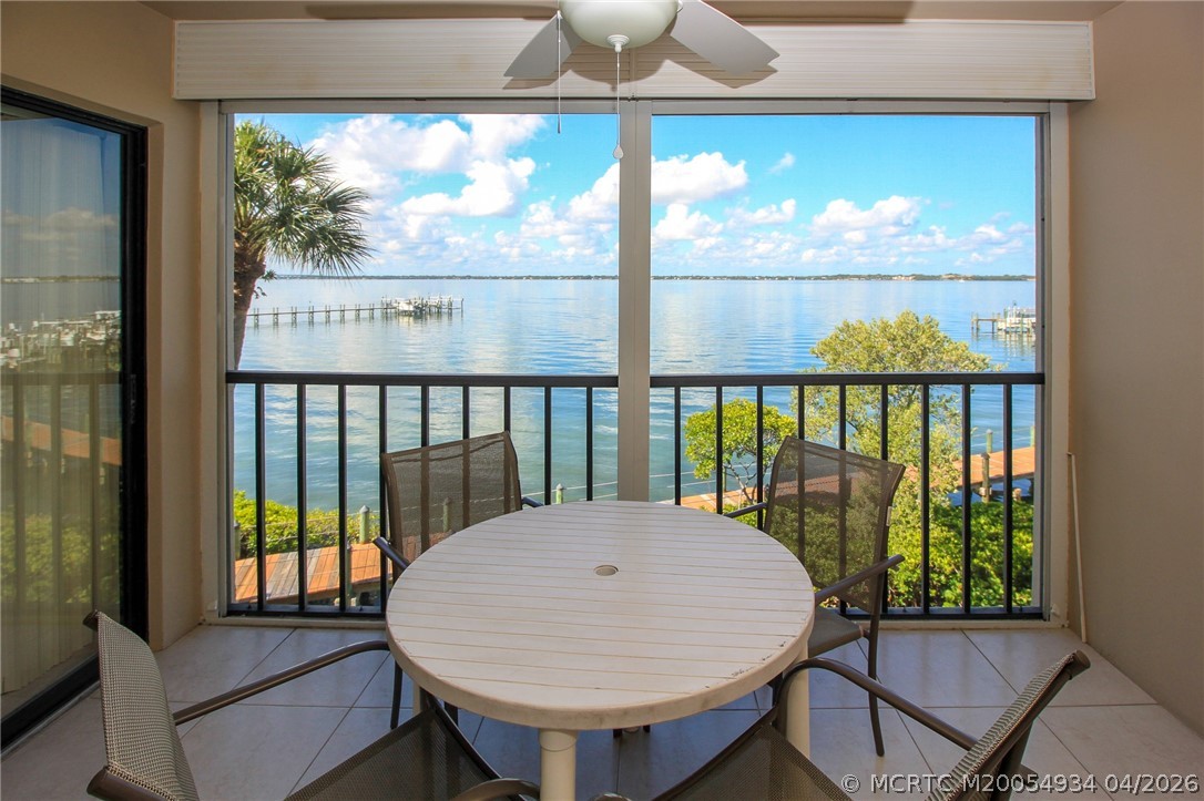 4680 NE Sandpebble Trace 303 — photo