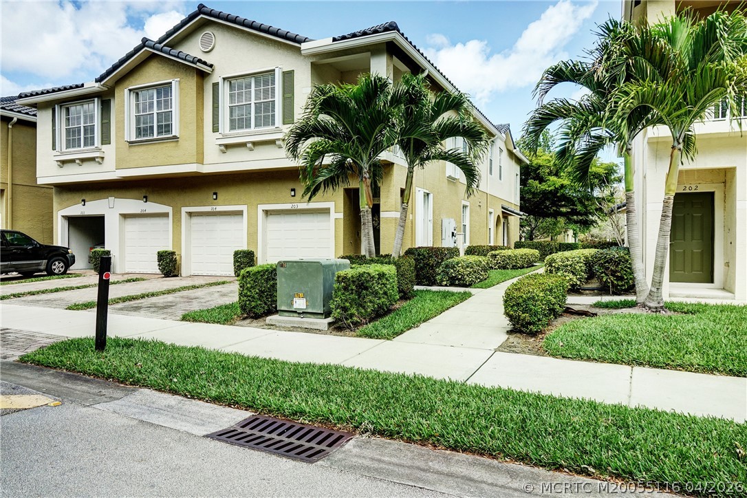 3041 SE Lexington Lakes Drive 104 — photo