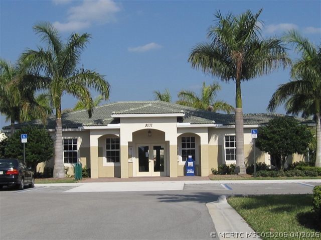 1571 SE Hampshire Way 104 — photo