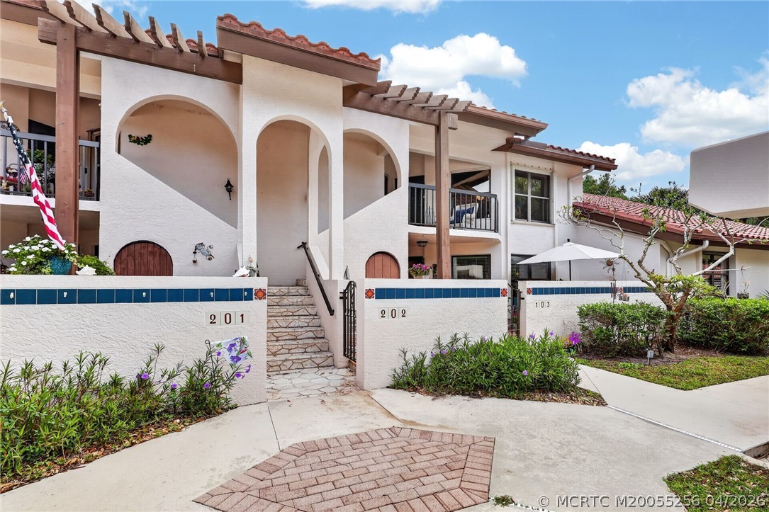 6031 SE Martinique Drive 202 — photo