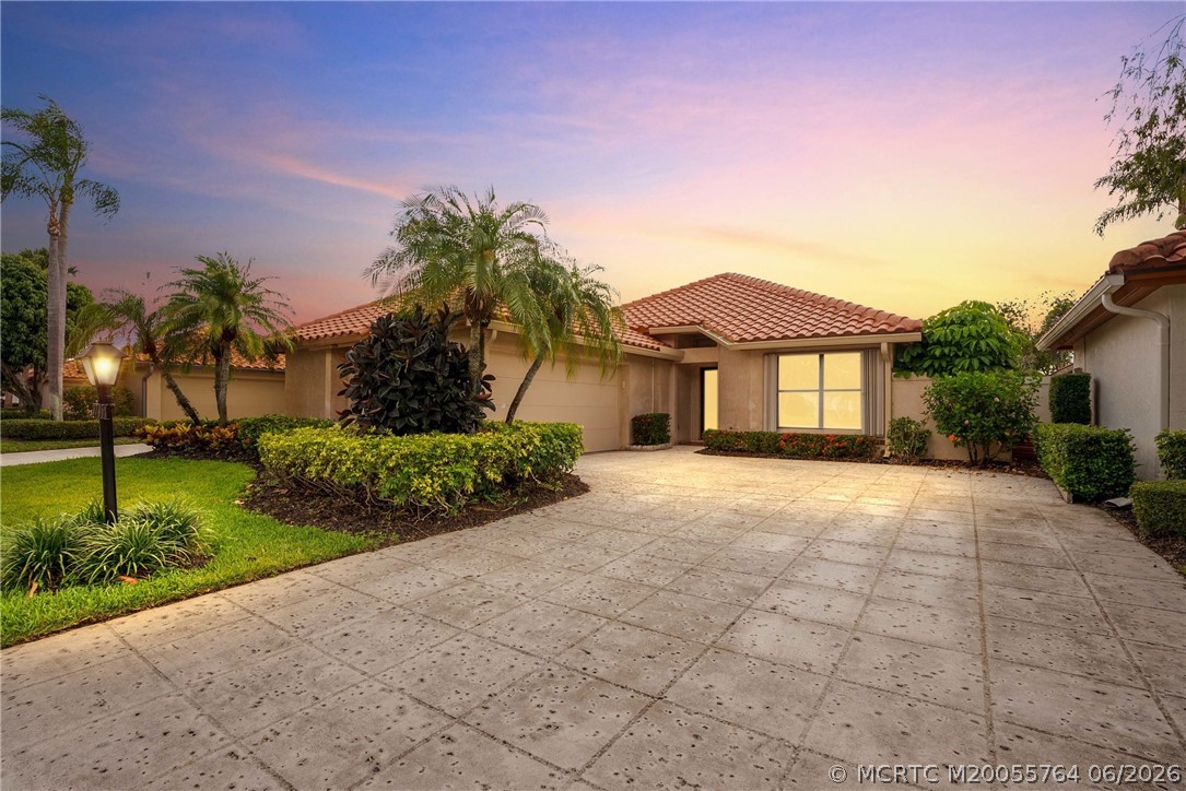 2735 SW Mariposa Circle — photo