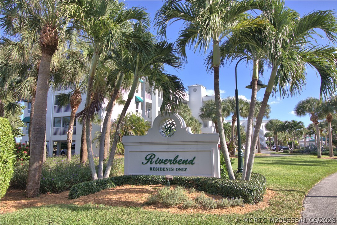 184 NE Edgewater Drive 1001 — photo