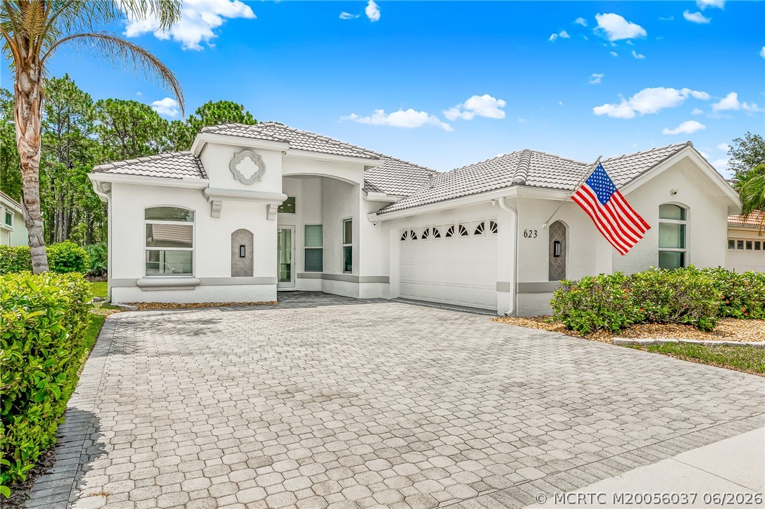 623 SW Lake Charles Circle — photo