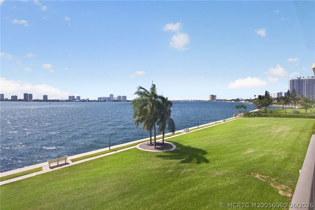 801 Lake Shore Drive 302 — photo