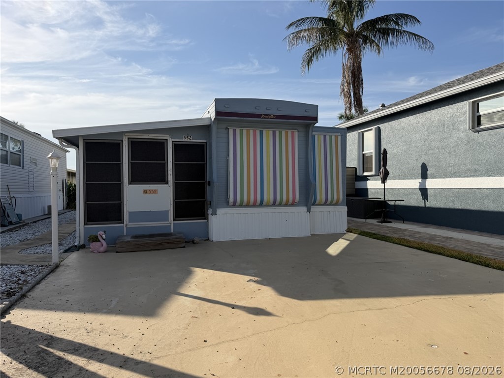 552 Nettles Blvd — photo