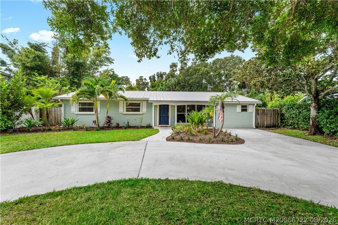 502 SE Edgewood Drive — photo