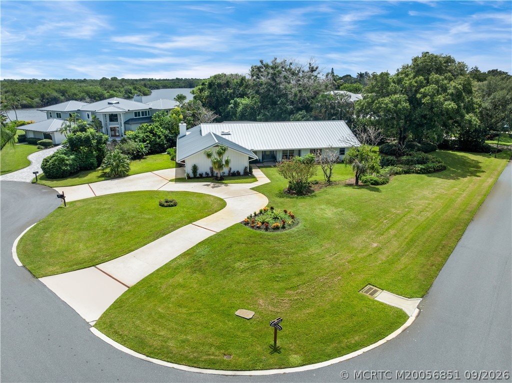 594 SW Thornhill Lane — photo