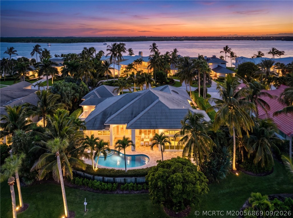 7037 SE Harbor Circle — photo