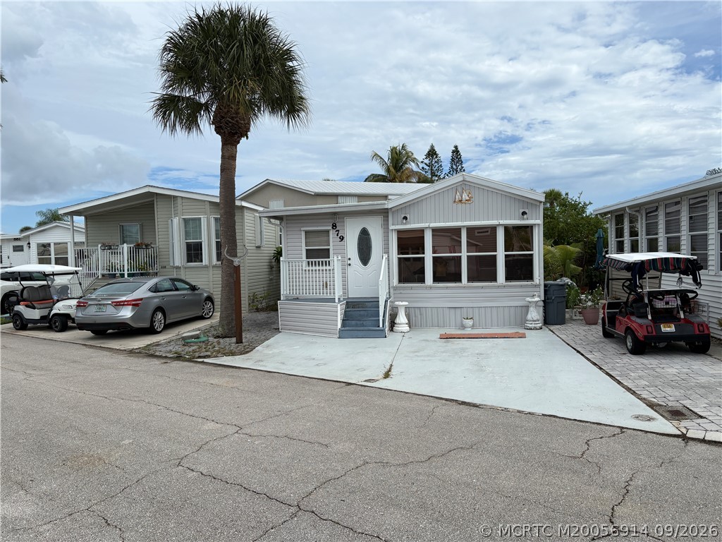 879 Nettles Blvd — photo