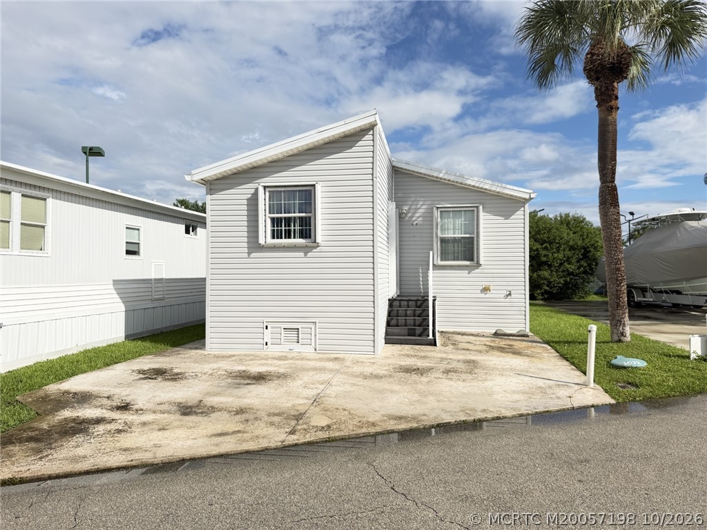1033 Nettles Blvd — photo