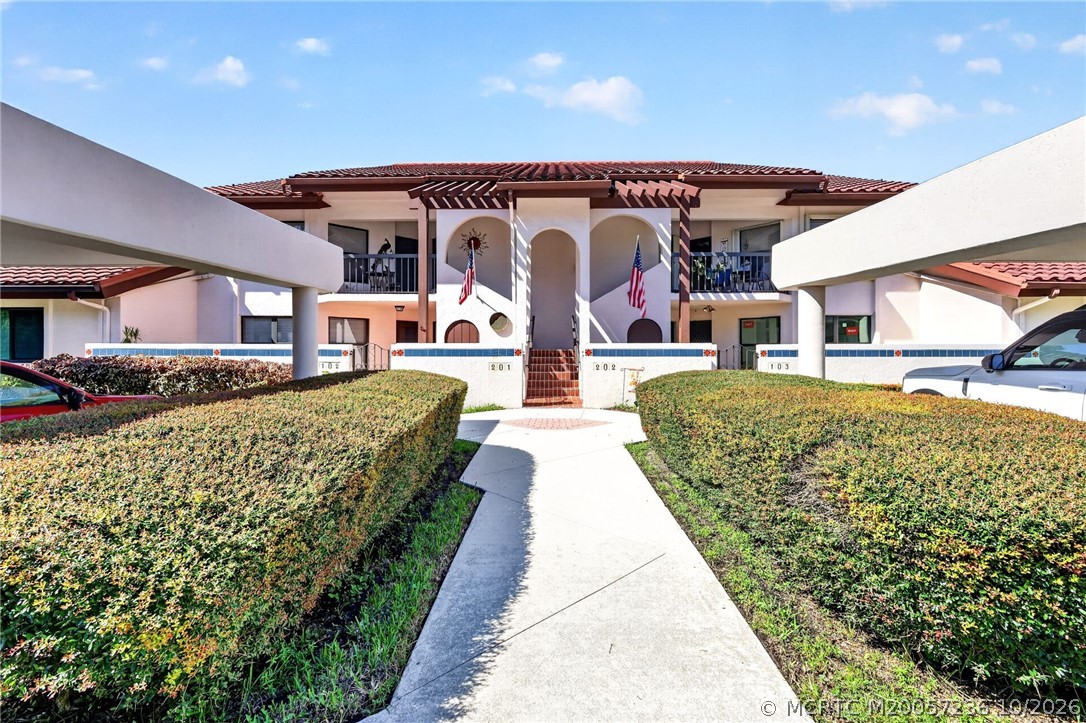 6070 SE Martinique Drive Unit 202 — photo