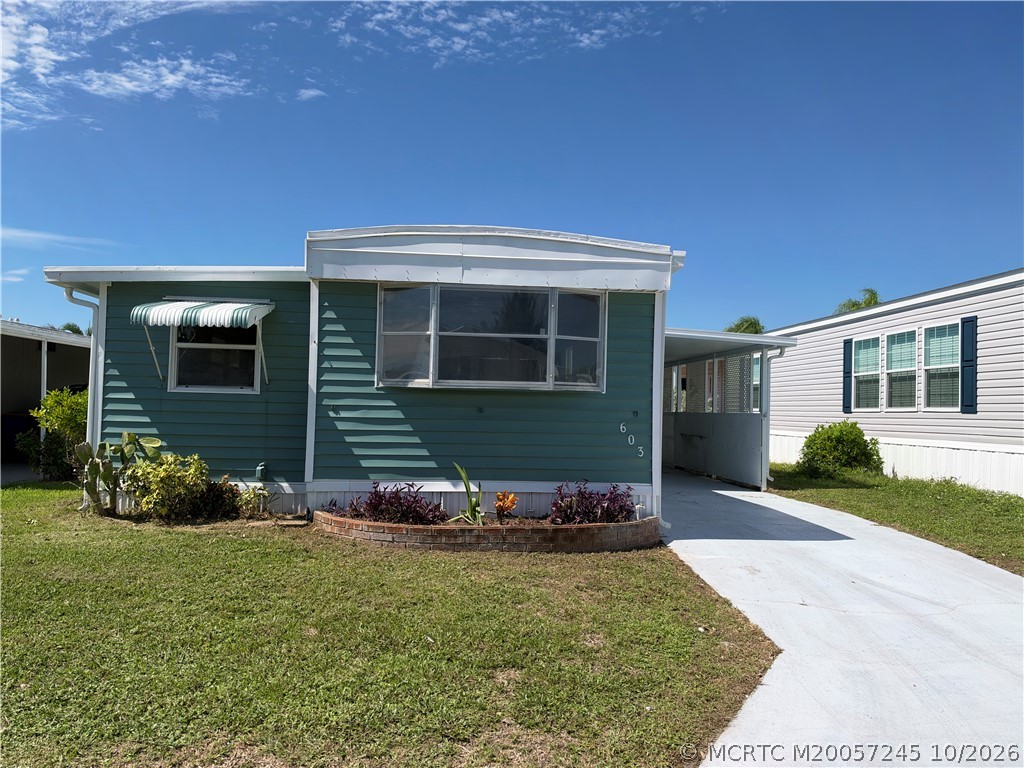 603 Tahiti Way NE — photo