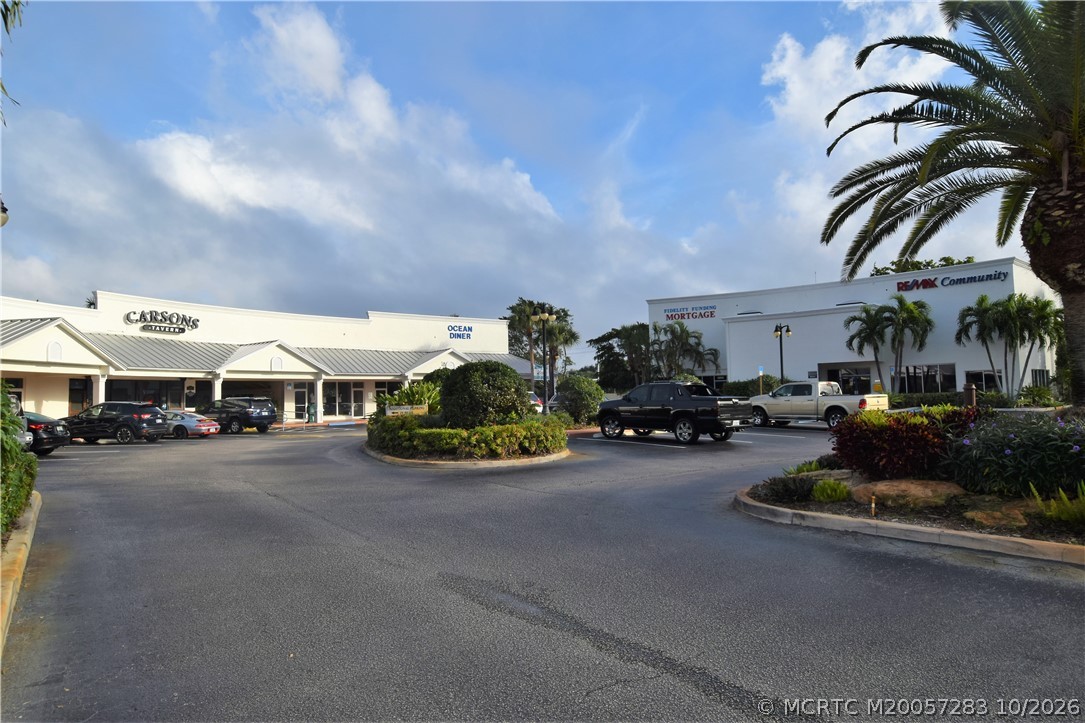 Home in Stuart, FL 34996 — photo 2