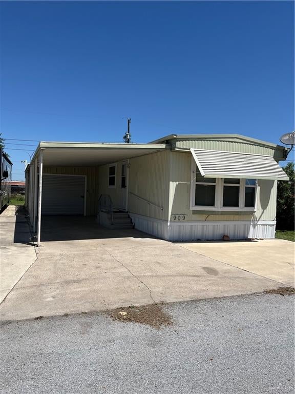 909 Tangelo Drive — photo