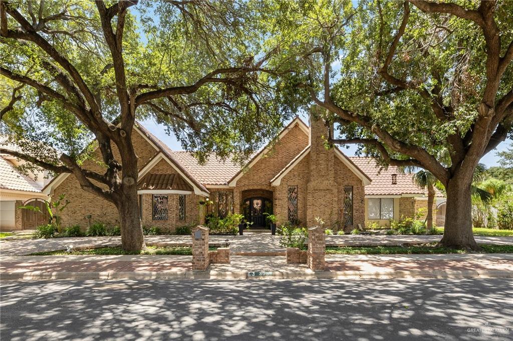 305 Bluebird Avenue — photo