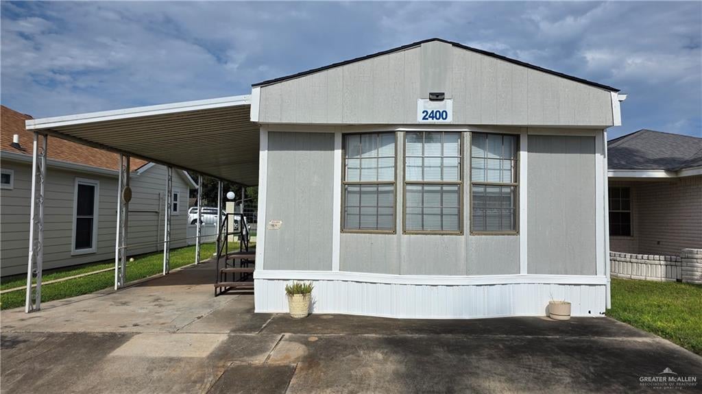 2400 Bobolink Circle W — photo
