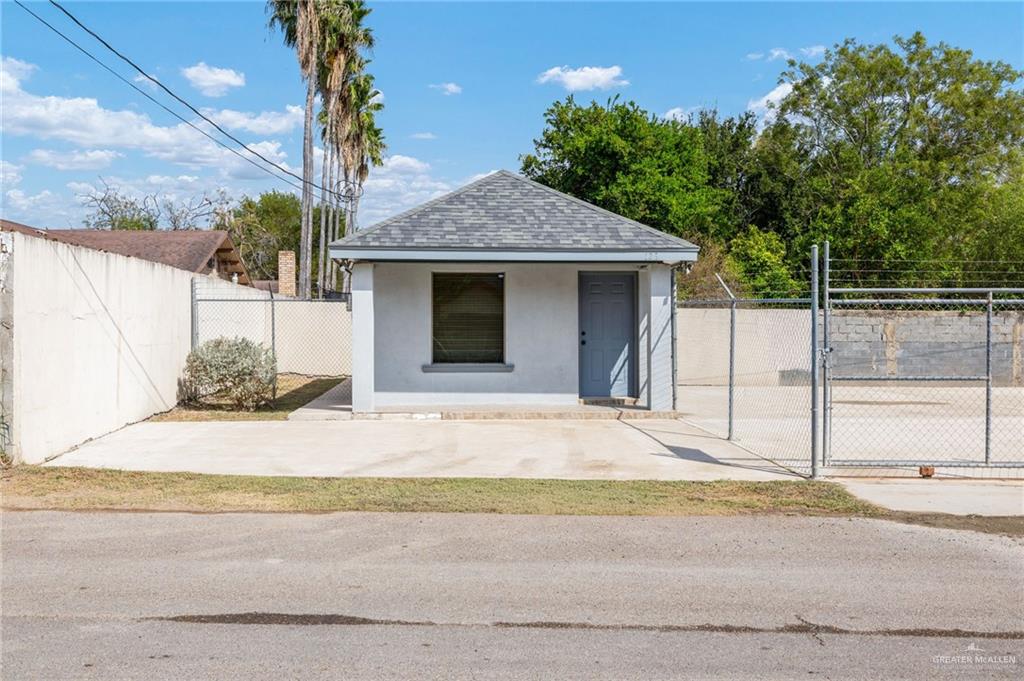 123 Flores Street — photo