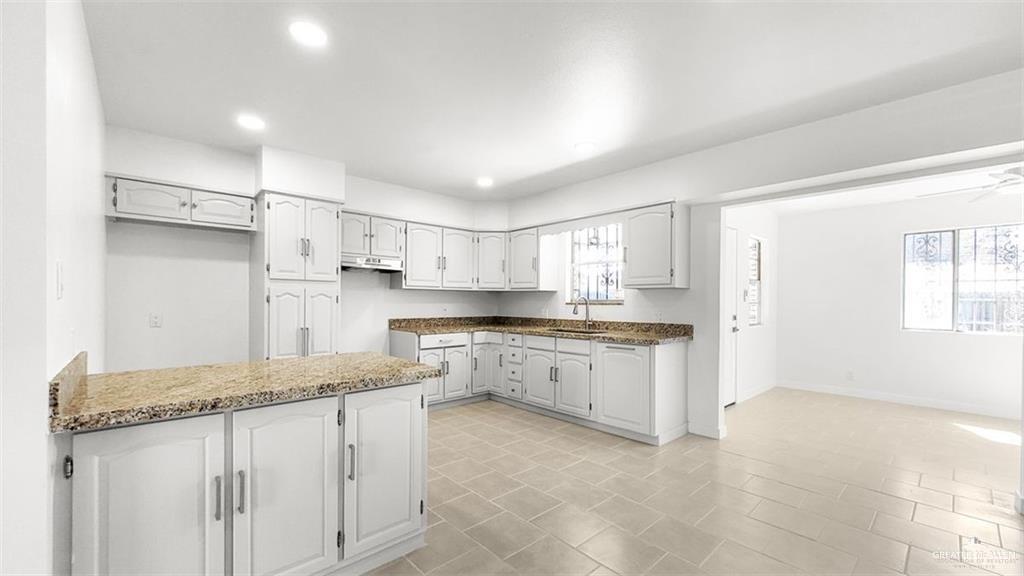 206 E Dunkin Circle, Harlingen, TX 78550 — photo 2