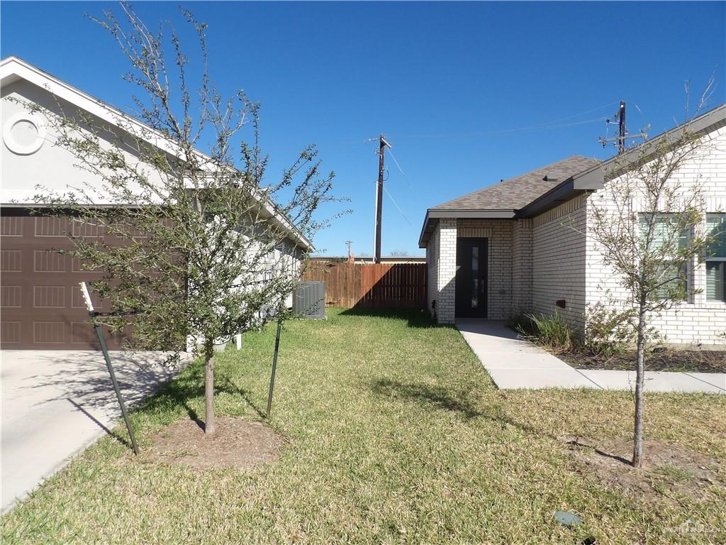 2608 N Day Lily Avenue — photo