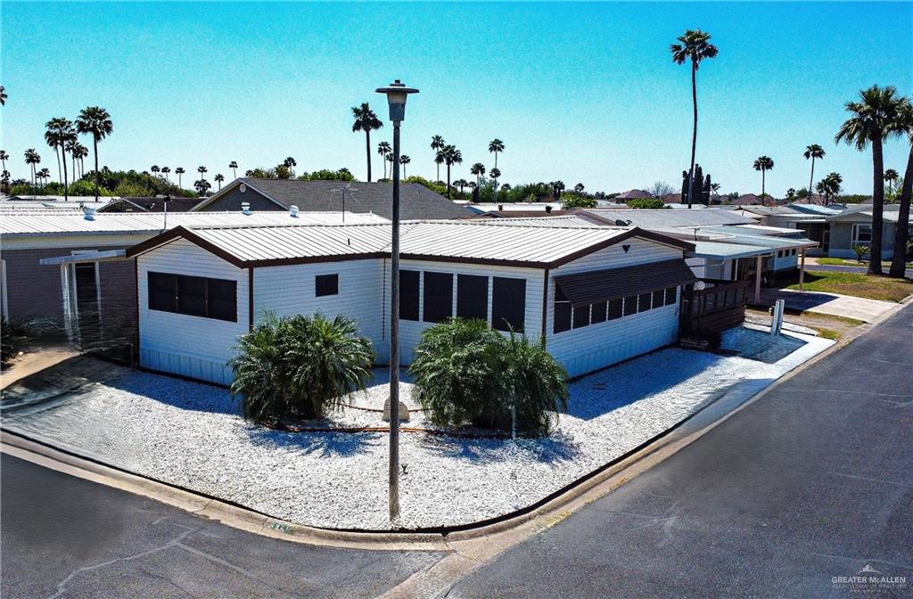4921 Camellia Avenue — photo