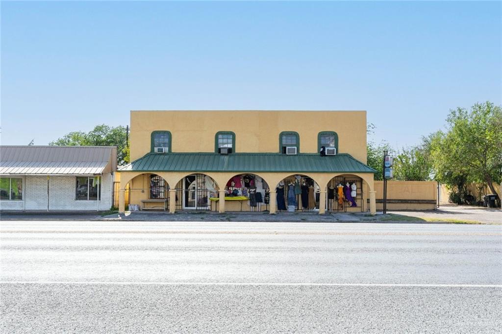 705 N Broadway Street Fm88 — photo