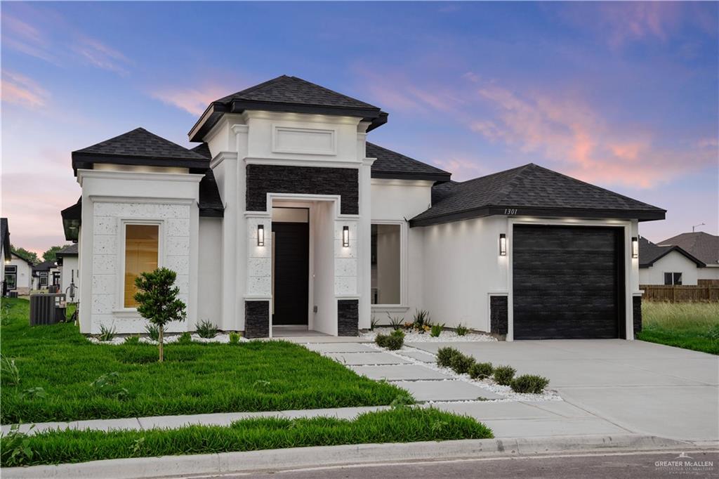 1301 E Acacia Drive — photo