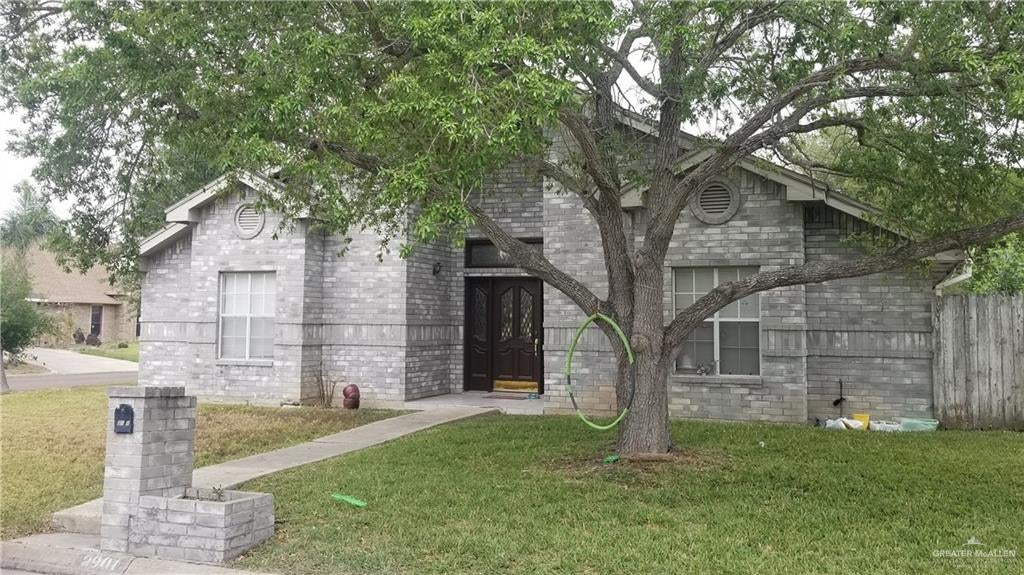 2901 Lakewood Court — photo