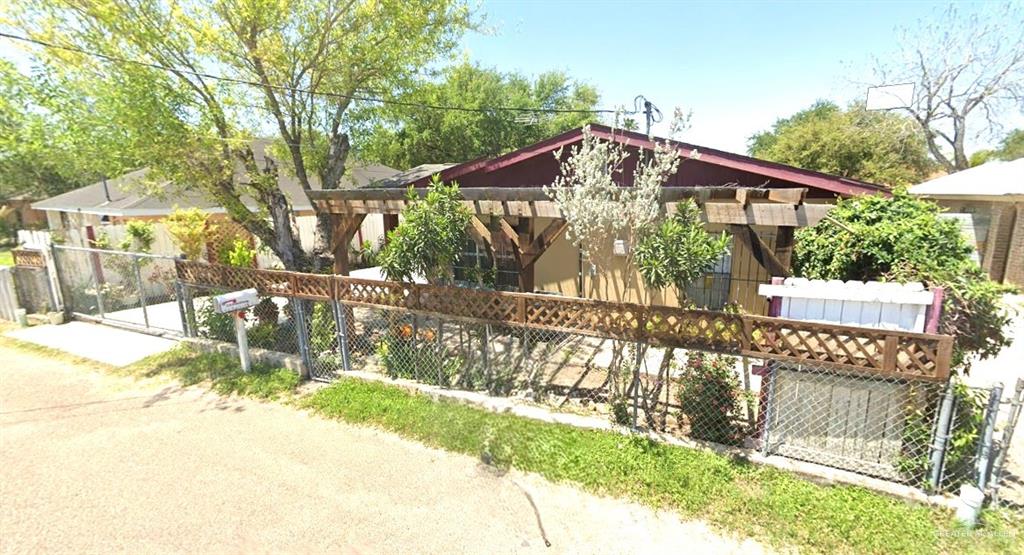 313 Crisantema Street — photo