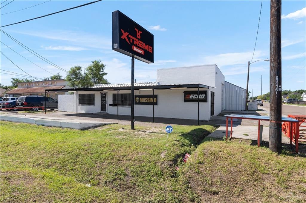 1006 SW Expressway 83 — photo