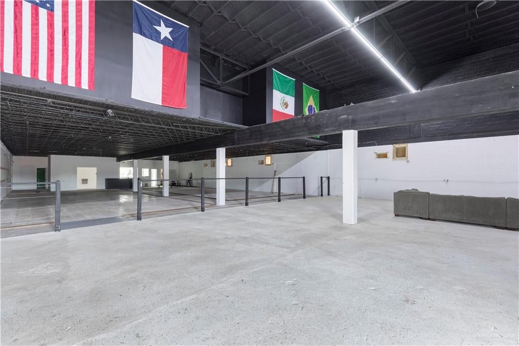218 N Industrial Drive 1-3 — photo