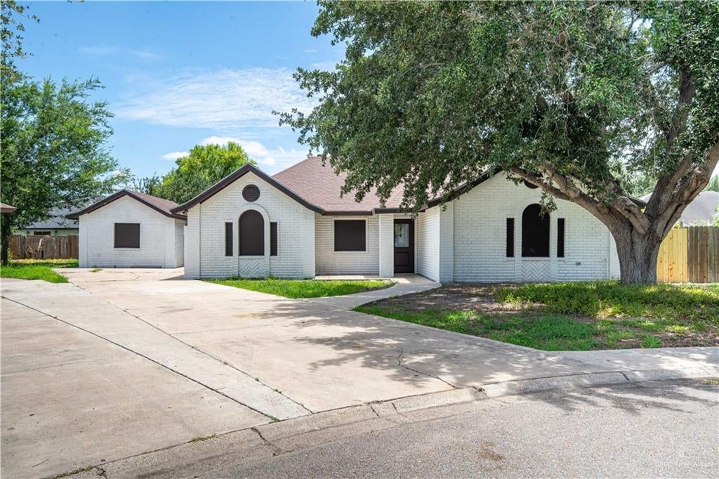 7817 Horseshoe Street — photo