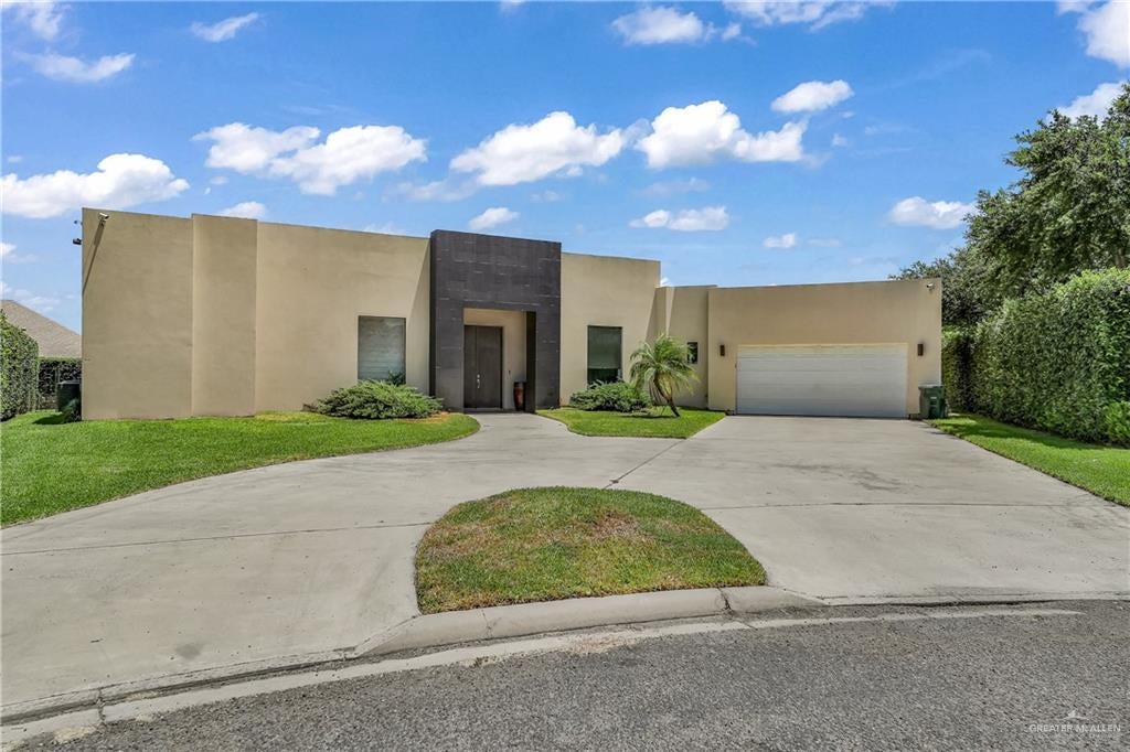 1010 Red River Street — photo